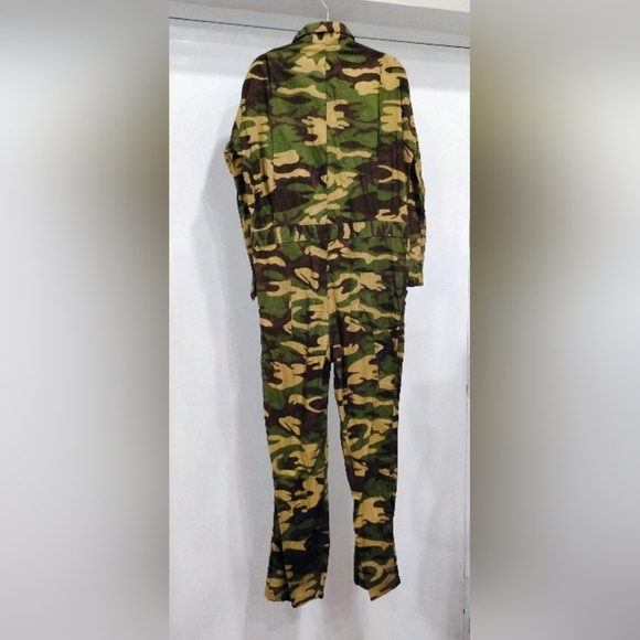TWO CAMOUFLAGE HUNTERS' JUMPSUITS - Picture 4 of 14